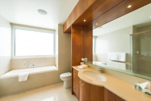 Century Inn Traralgon - King Spa Suite